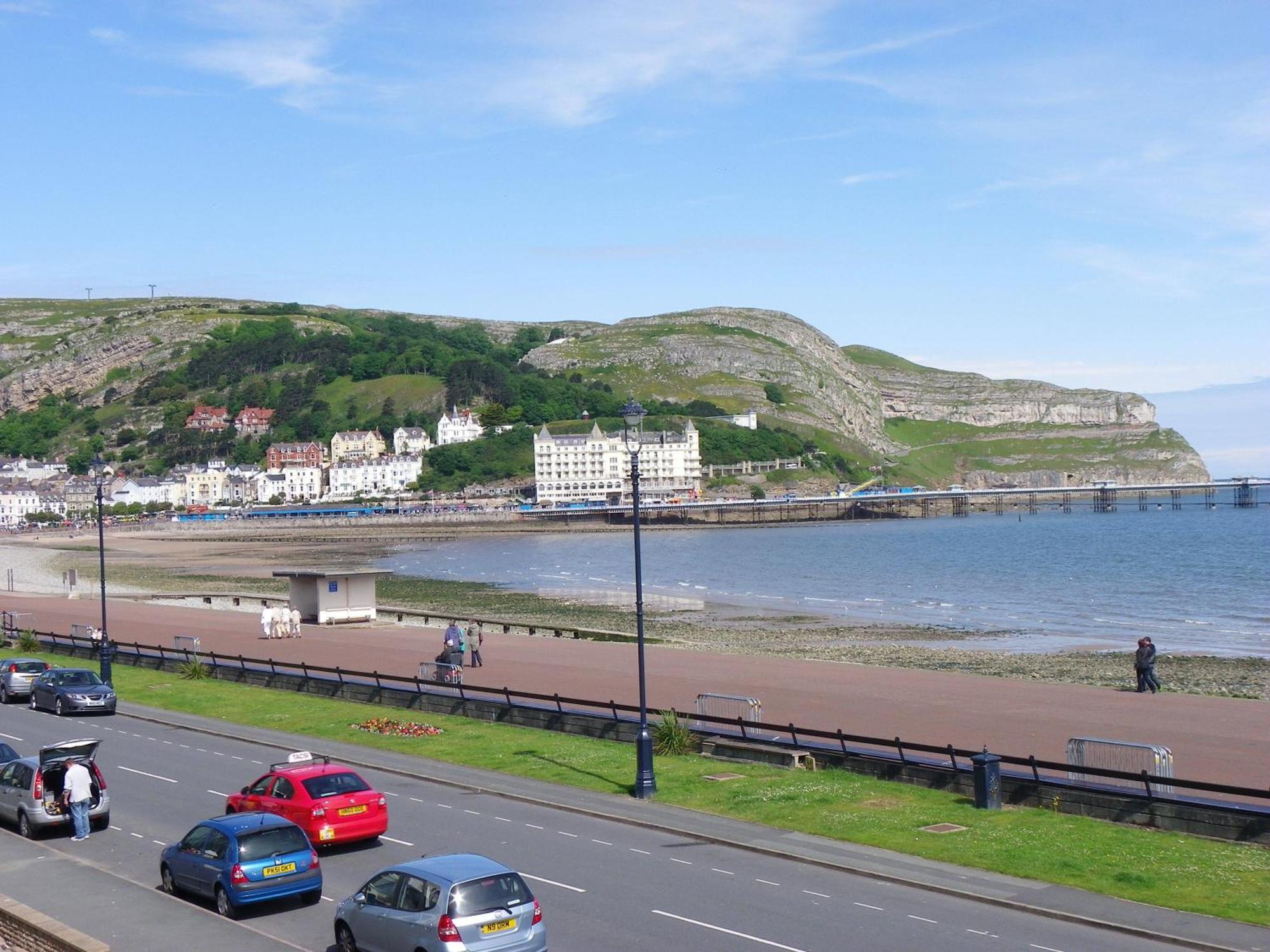 The Oasis Hotel Llandudno Bagian luar foto